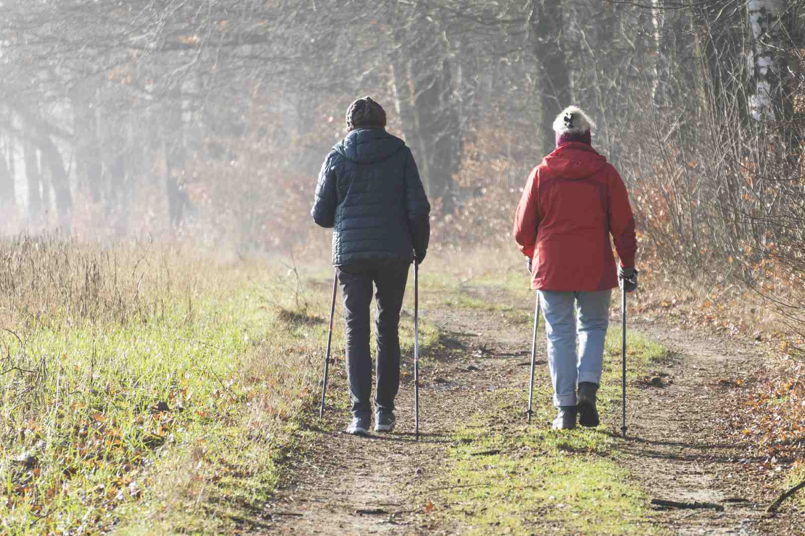 Hilfsmittel für Senioren im Herbst: Komfort und Sicherheit
