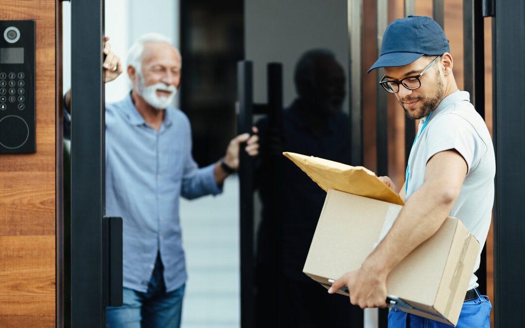 Falsche Wasserwerker und Feuerwehrleute an der Tür: wie Senioren prüfen, wer wirklich klingelt