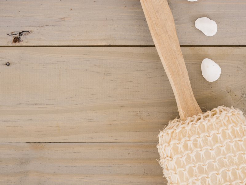 Badebuerste mit langem Holzstiel